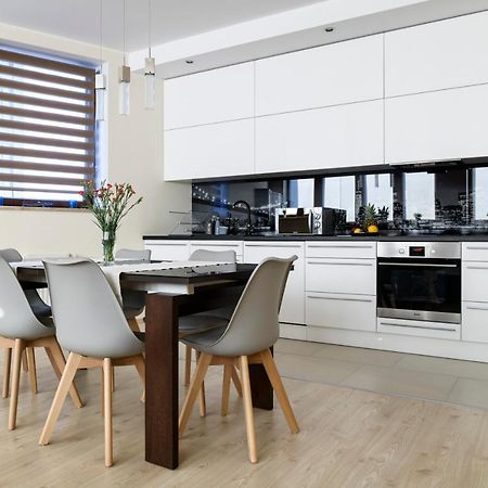 Ajk Apartament W Sea Towers Gdynia Esterno foto